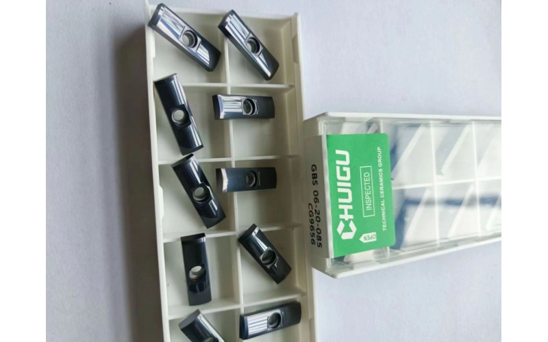 先進(jìn)的加工設(shè)備與高性能的數(shù)控刀具相配合