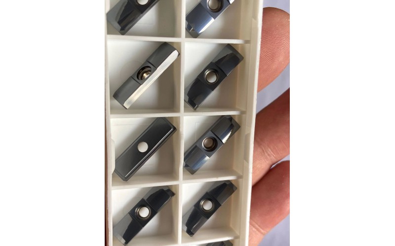 GPS導向條采用了特殊的幾何結(jié)構(gòu)和高效的涂層技術(shù)